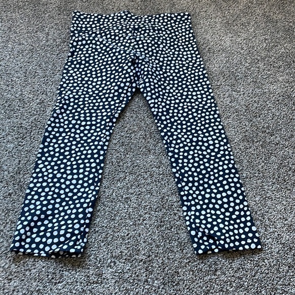 Black and white Polka dot Lorna Jane Capris - Picture 2 of 2
